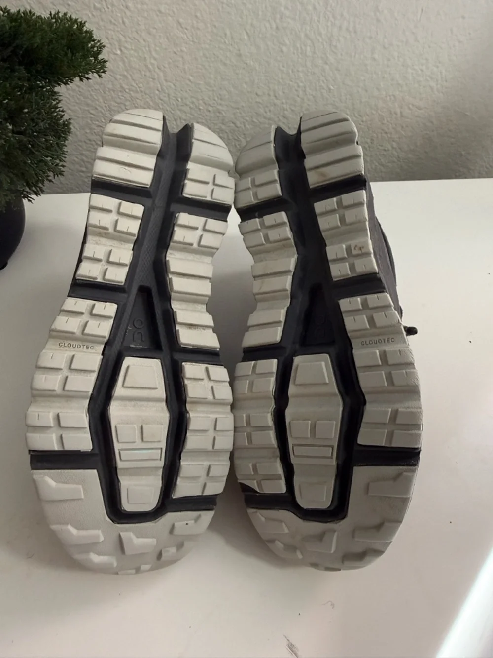 On Running Kids Black and White Low-Top Sneakers